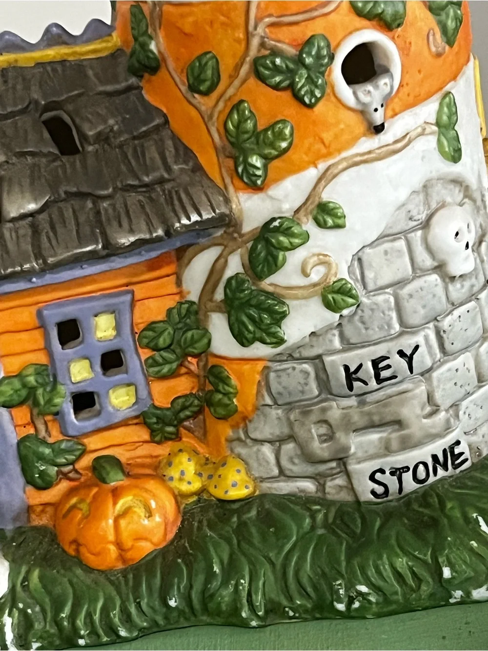 Widwest Halloween Cape Odd 19569-7 Ceramic Haunted Lighthouse Lamp